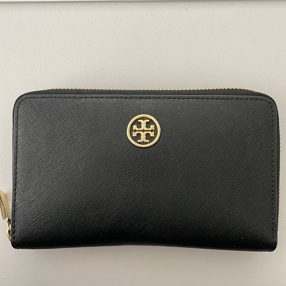 Tory Burch Robinson Zip Wallet